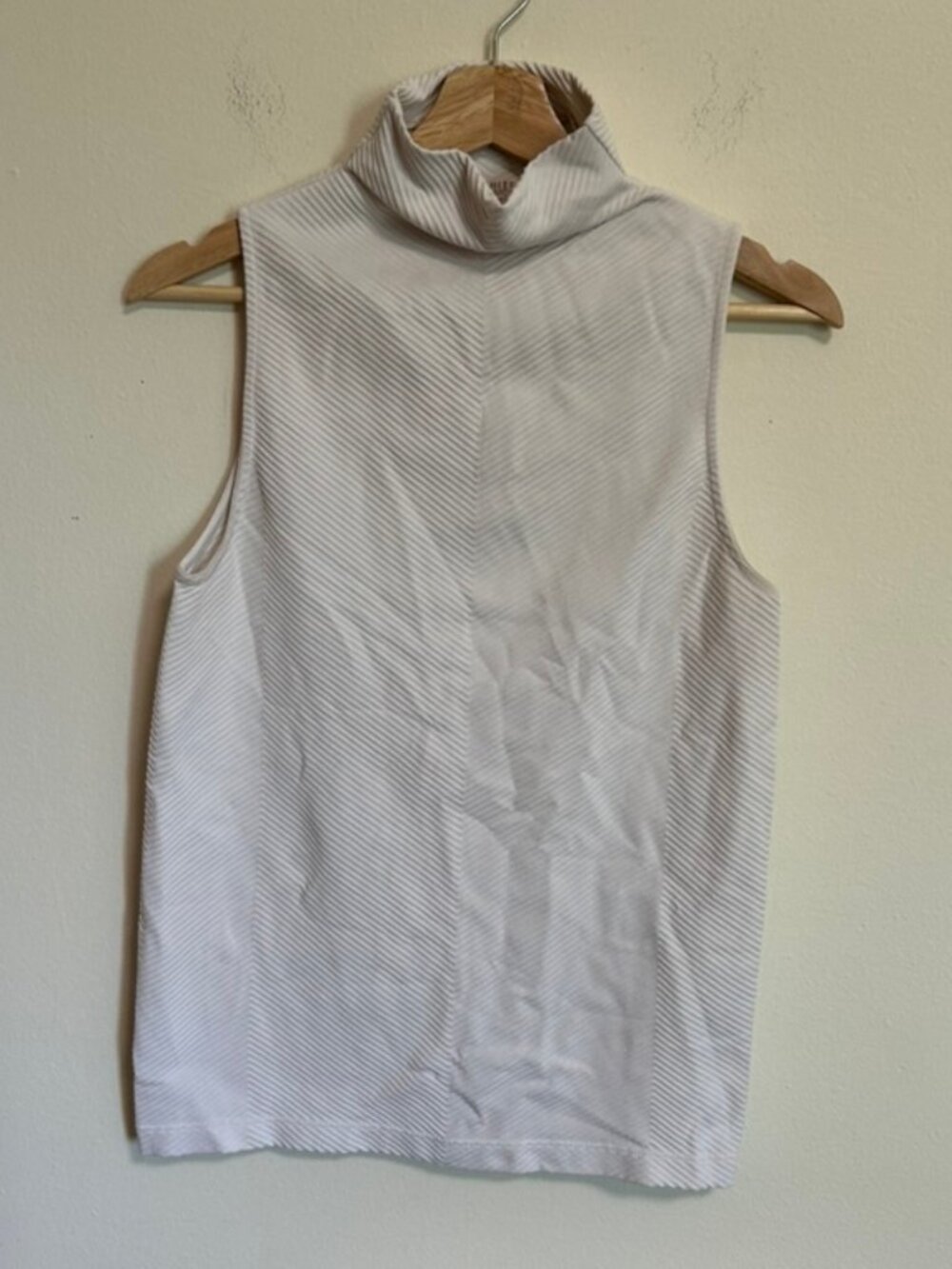 Athleta Sleeveless Tank Top Ribbed Turtleneck White Athleisure Basic EUC Sz M